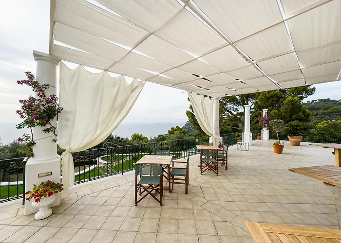 Amira Bed and Breakfast 4*