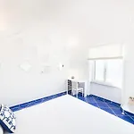 Amira 4*