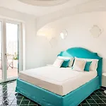 Amira 4* أناكابْري